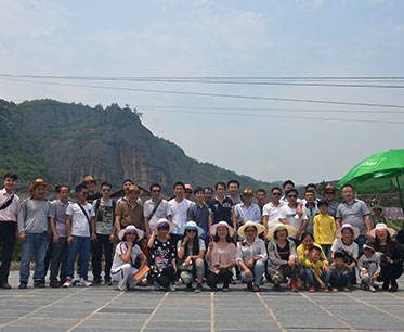 當名不虛傳的石牛寨遇上活力四射的泓冠不銹鋼團隊