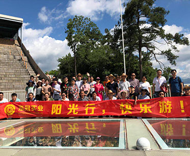 2018年中，泓冠不銹鋼全體家人張家界三日游